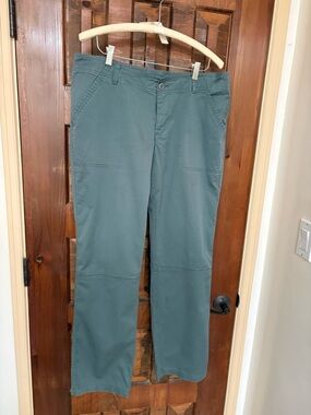 Columbia womens hiking Pants in Slate Blue-Green. Rugged stretch cotton fabric